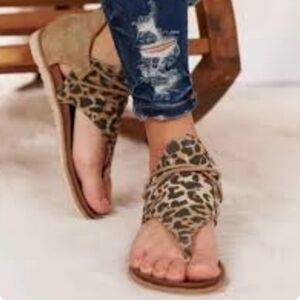 ANIMAL PRINT LIGHTWEIGHT SANDALS